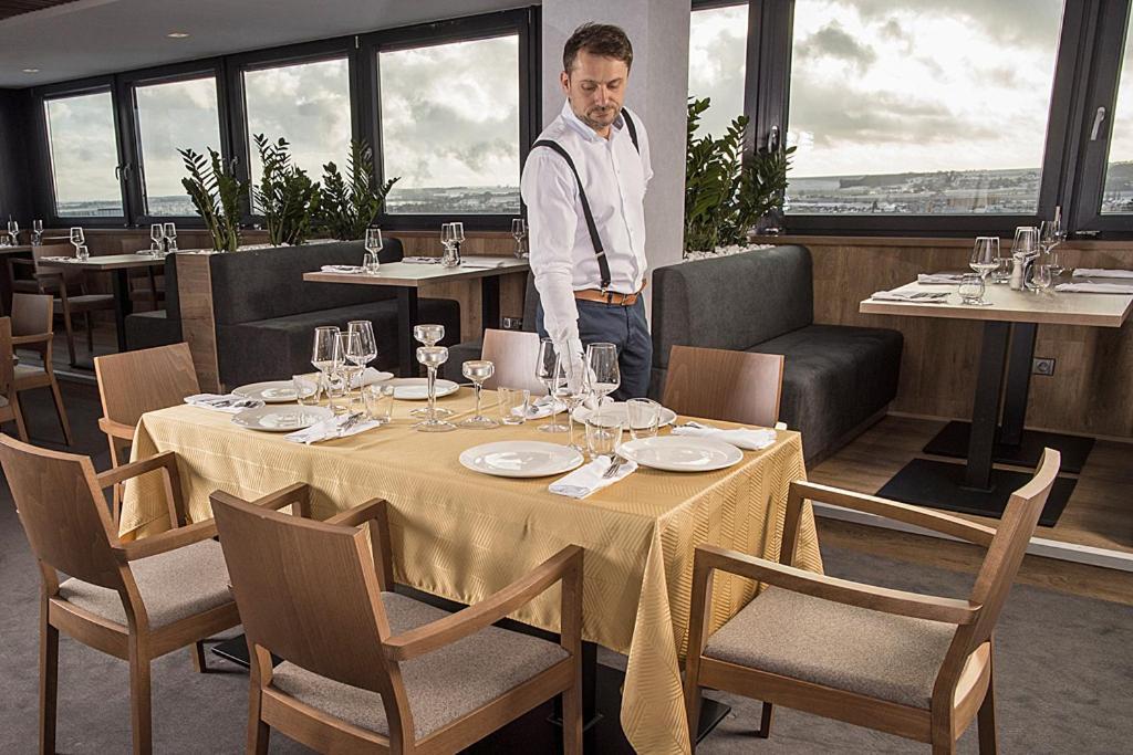 Hotel Restart Superior Jičín Exteriör bild